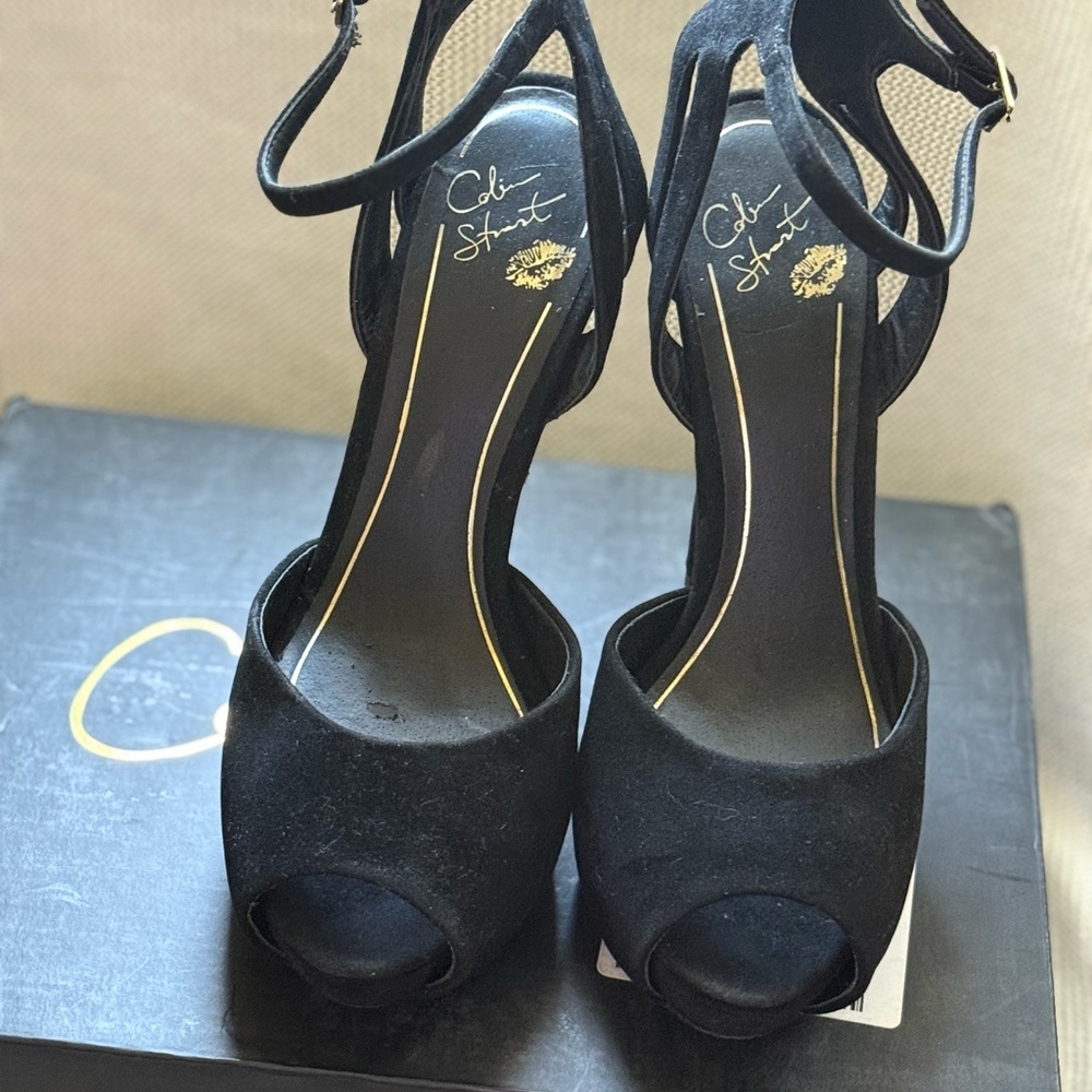Colin Stuart Black Heels with Classic Design